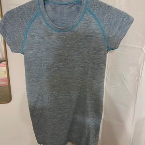 Size 4 Lululemon swiftly tech tee